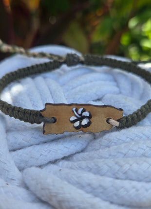Pulsera con mapa de Puerto Rico y Flor maga_tres colores a escoger