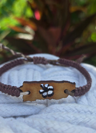 Pulsera con mapa de Puerto Rico y Flor maga_tres colores a escoger