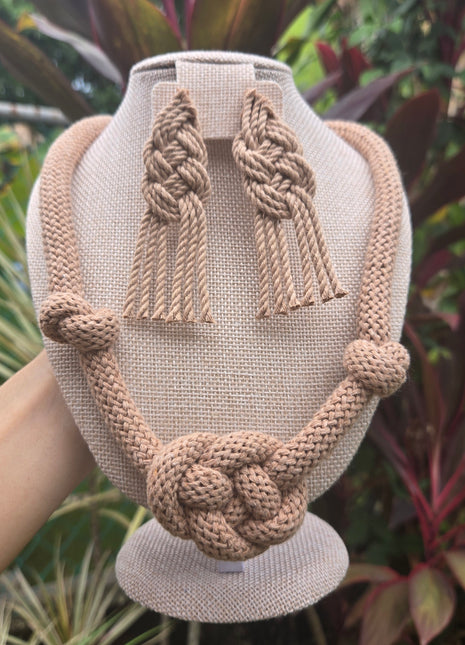 Set Verano Elegante_collar, aretes, cinturón y bolso de mano