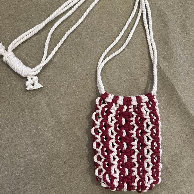 Cartera de celular color natural y rojo vino