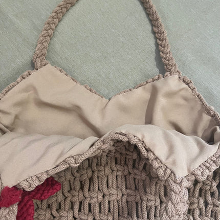 Cartera estilo tote con flor maga