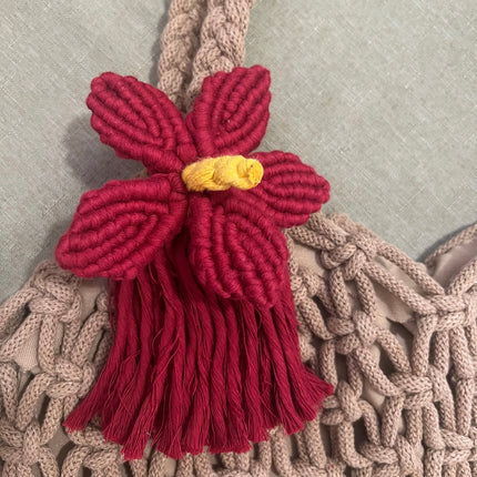 Cartera estilo tote con flor maga