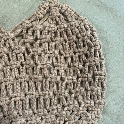 Cartera estilo tote con flor maga