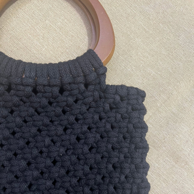 Cartera de mano con flecos color negra