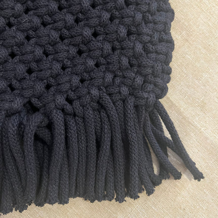 Cartera de mano con flecos color negra