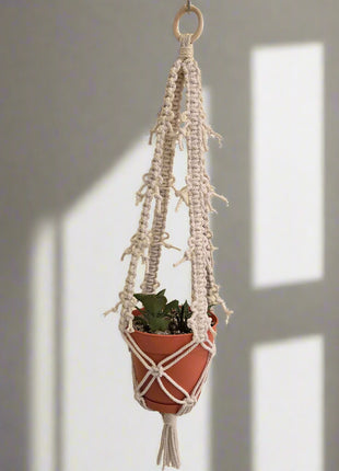 Plant hanger for pots up to 8"