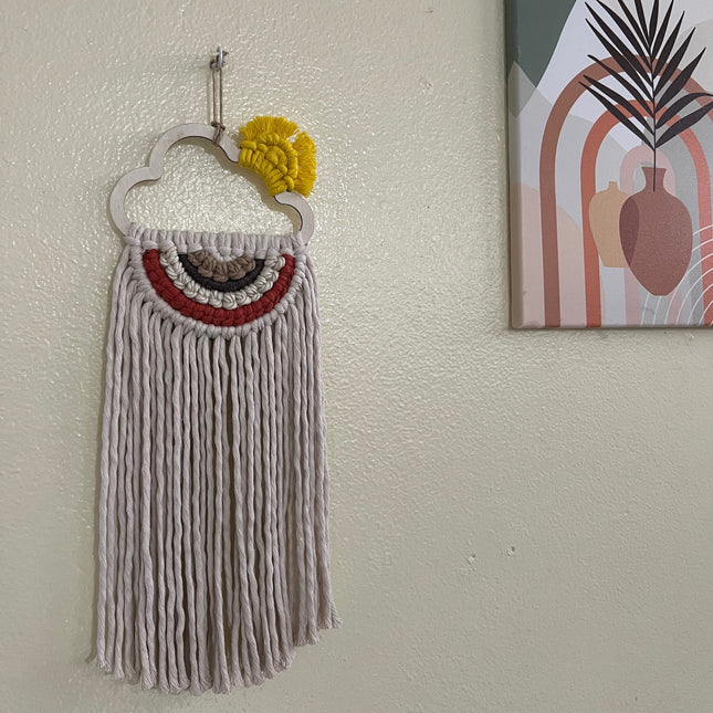 Arcoiris en macramé_Decoración para el hogar_dos opciones a escoger_pieza única
