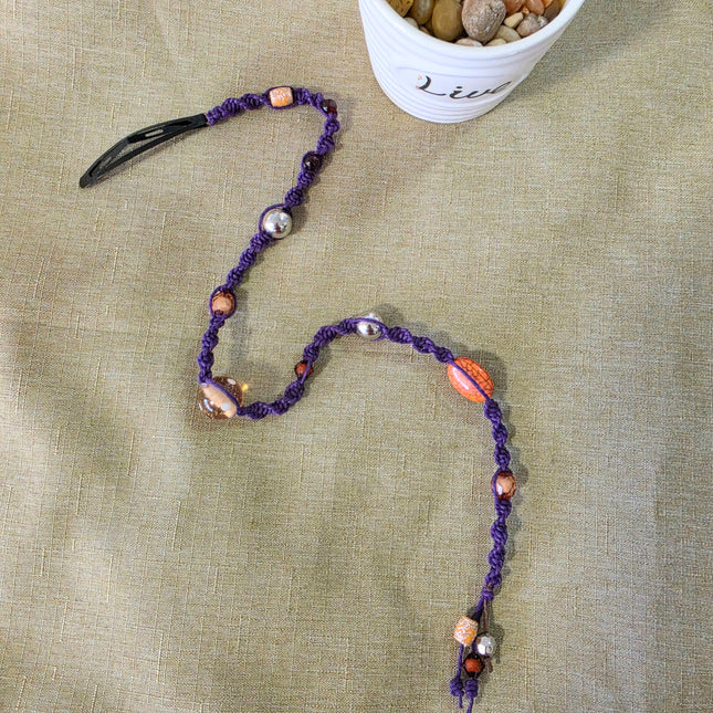 Macramé de pelo color violeta con clip negro de cabello