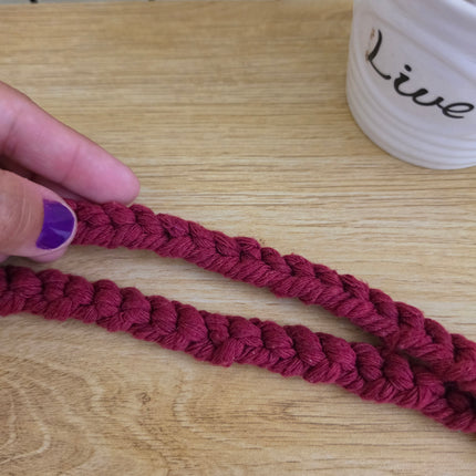 Lanyard trenzado en macramé