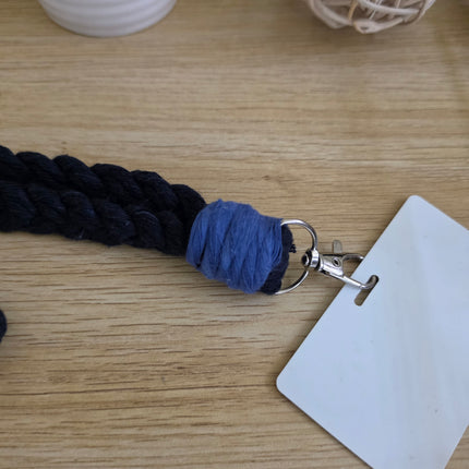 Lanyard trenzado en macramé