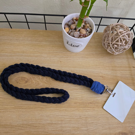 Lanyard trenzado en macramé