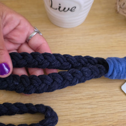 Lanyard trenzado en macramé