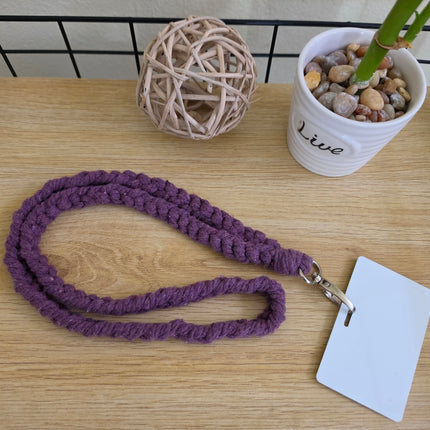 Lanyard trenzado en macramé